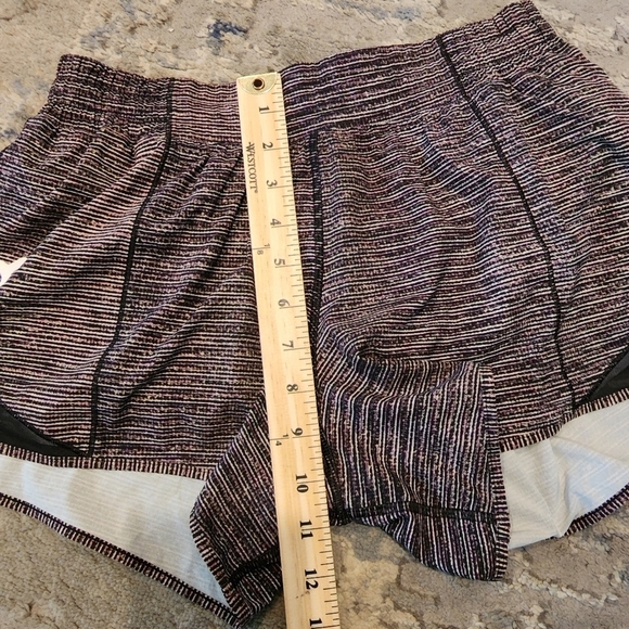 Lululemon × Peloton Hotty Hot Short ll 4" long. - Picture 13 of 16